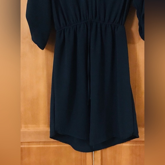 Justify Navy Shirt Hem Elastic Waist with Tie and Gold Accents Size M - Picture 5 of 7